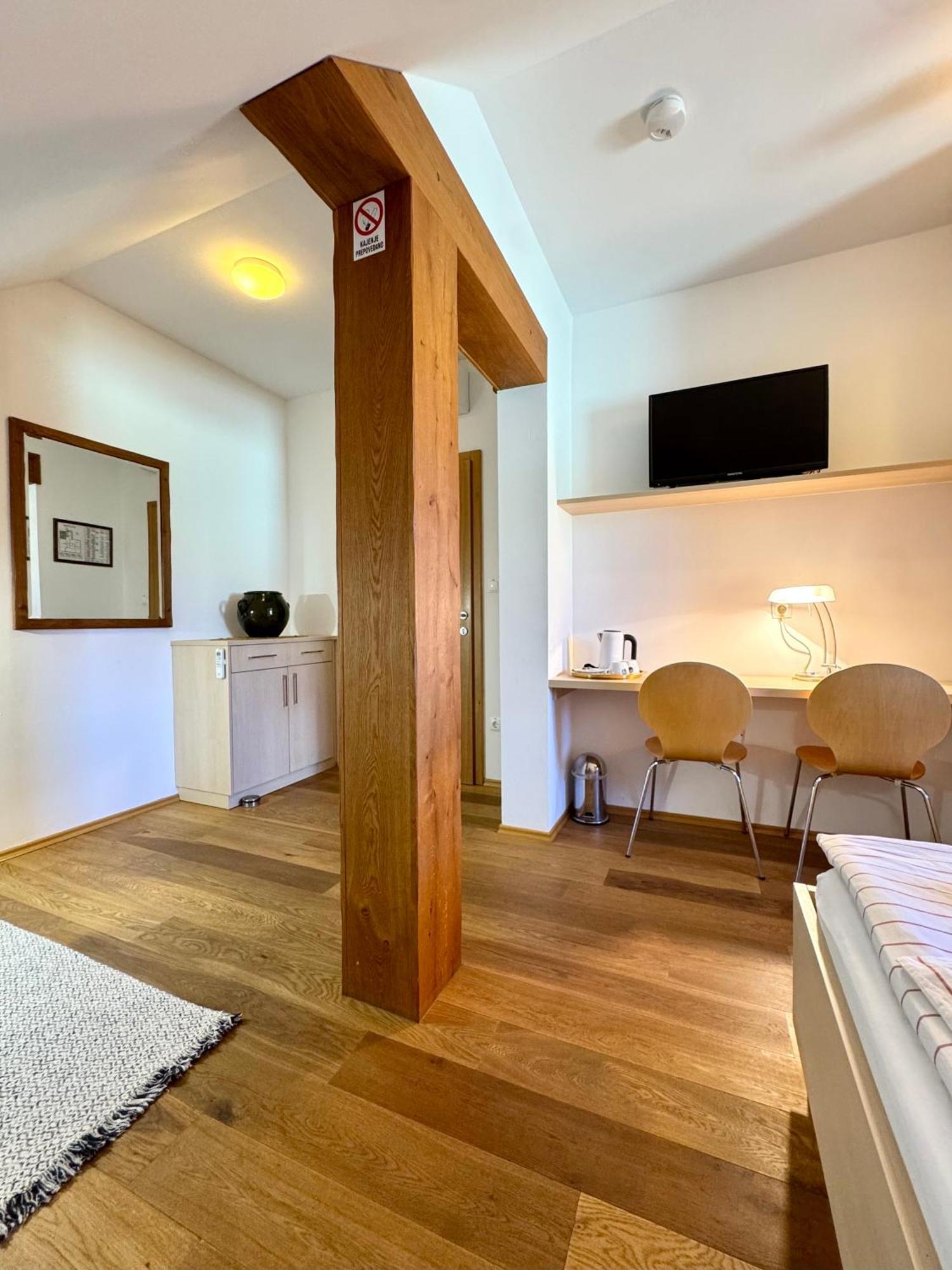 Guest House Domacija Krnc Hrib pri Hinjah Exterior foto